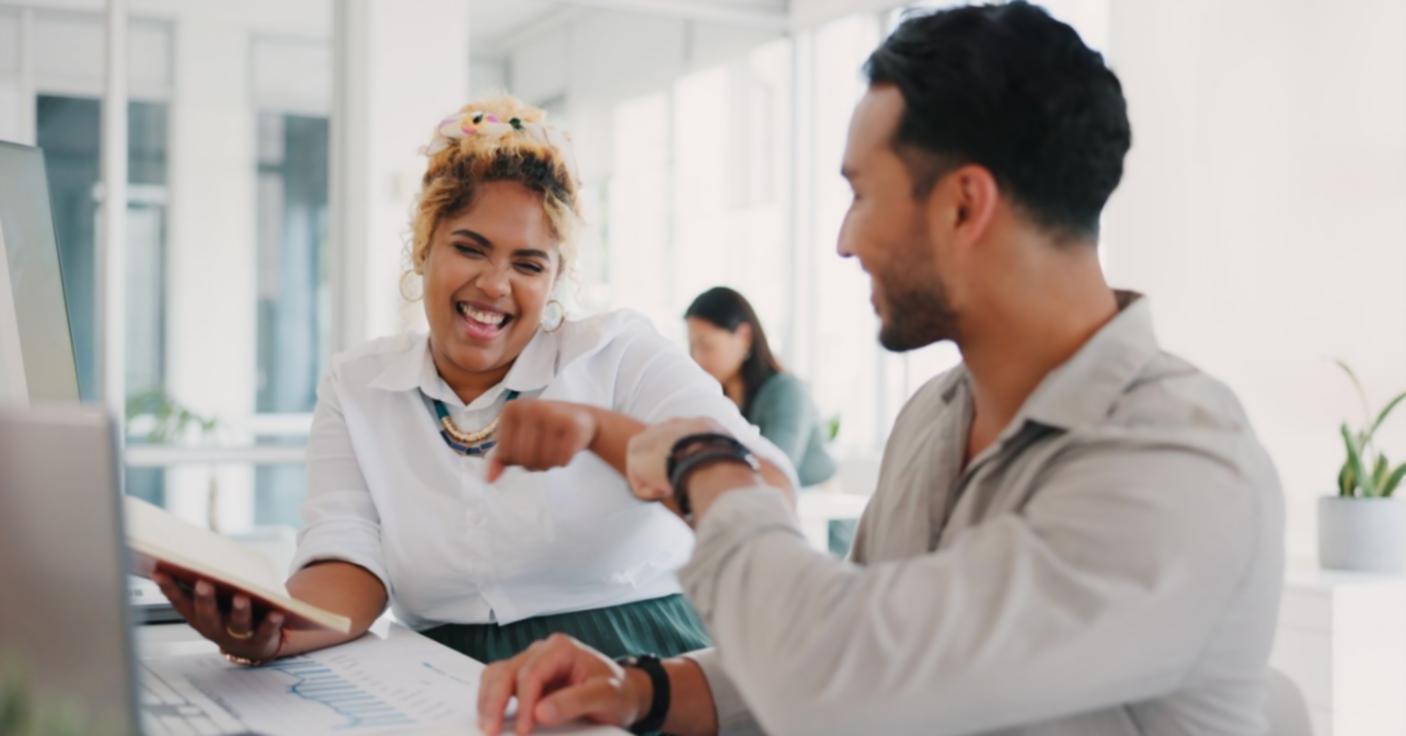 Análisis de datos de búsqueda en pantalla mostrando tendencias de palabras clave